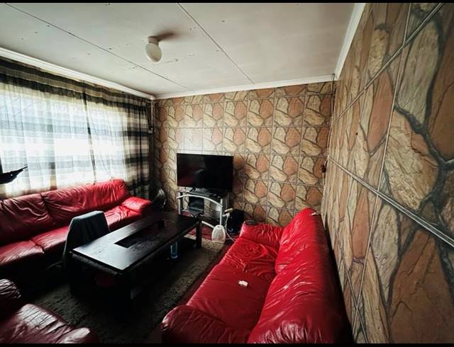 6 BEDROOM HOUSE FOR SALE IN NATURENA